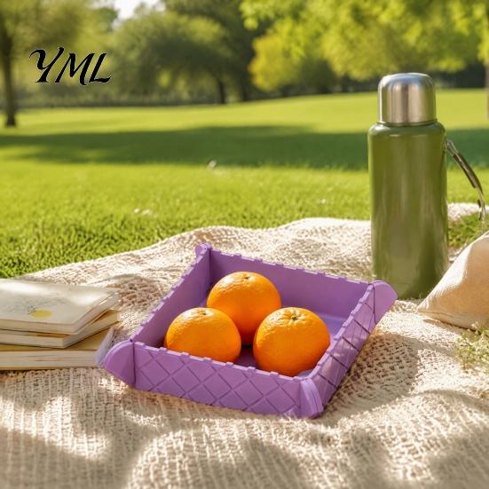 Waterproof Kitchen Accessory Foldable Silicone Magnetic Mat, Heat Resistant Hot Pad, Portable Table Mat Non-slip Trivet for Dining And Camping Picnic