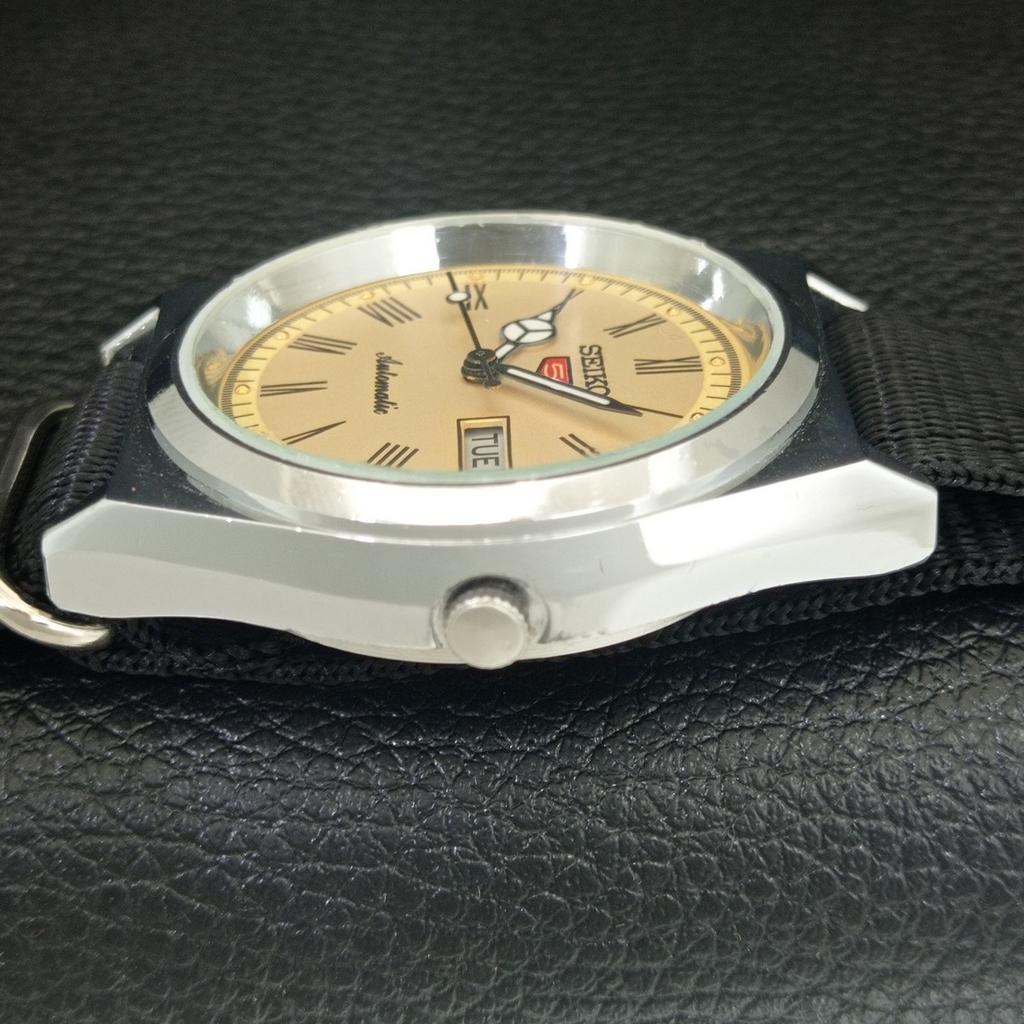AUTOMATIC VINTAGE REFURBISHED SEIKO 5 JAPAN MENS ROMAN FIGURE WATCH a442627-1