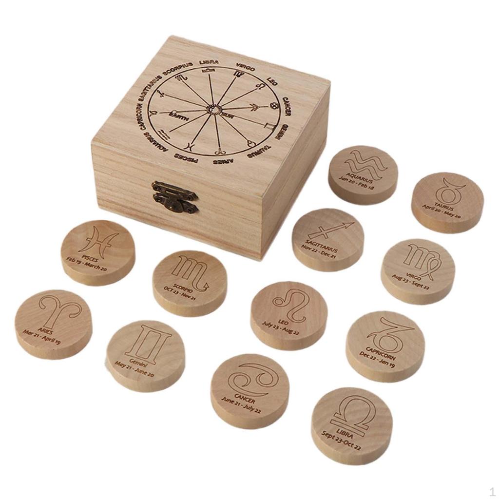 Conjunto de runas de madeira, ferramentas divinatórias, bruxas runas mais velhas para mesa de escritório doméstico