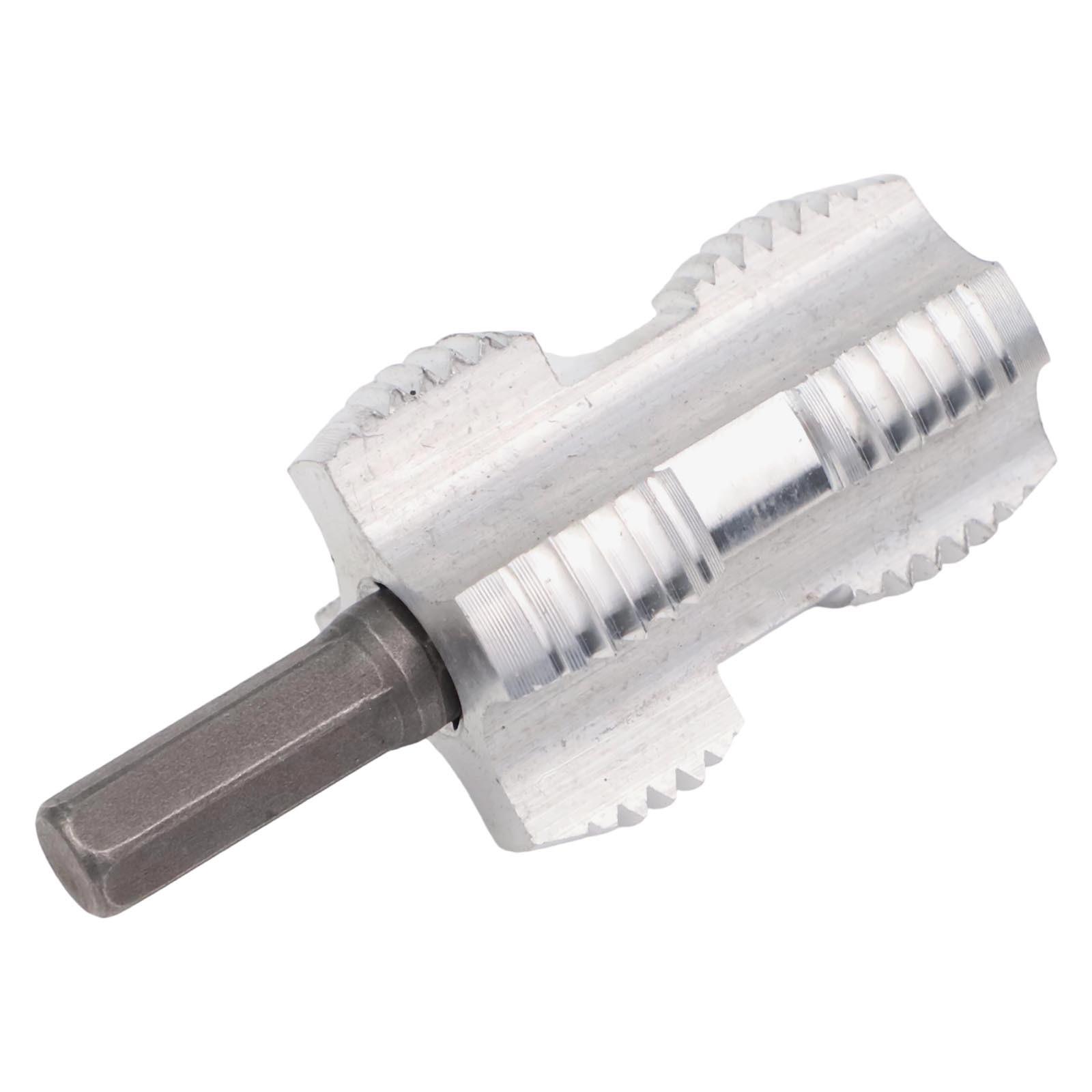 

Упрощенный сантехнический инструмент для сверления внутренних отверстий водопроводных труб с двойной функциональностью