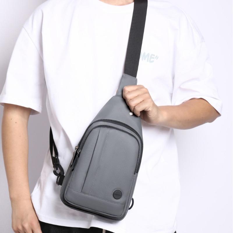 New outdoor daily breast bag niche high-end men's messenger bag fashion shoulder bag lightweight backpack tide