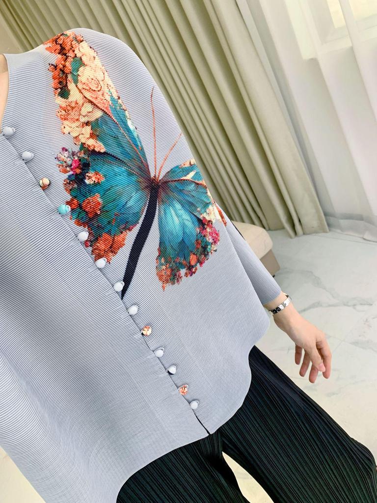 2025 Spring Butterfly Print Ruched Nine-Sleeve Cardigan: Chinese Style Buttoned Top for Moms