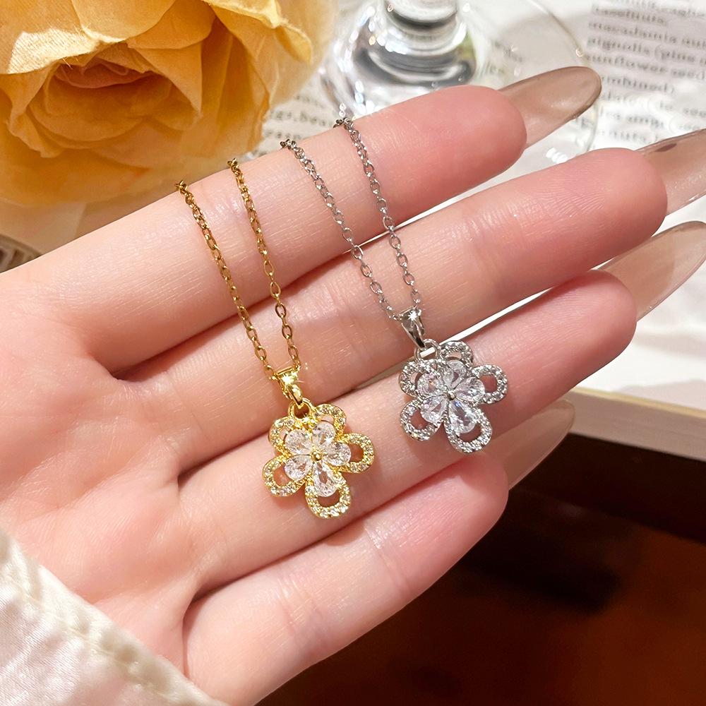 Asymmetrical Zircon Flower Necklace - Trendy and Elegant Clavicle Chain