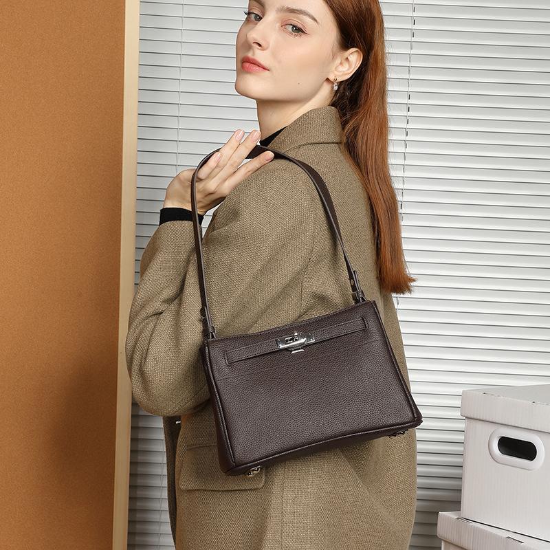 Dame Baotou Lag Kuskinn Lås Mote Enkel Pendler Skulder Armhule Crossbody Liten Firkantet Veske Keli Veske