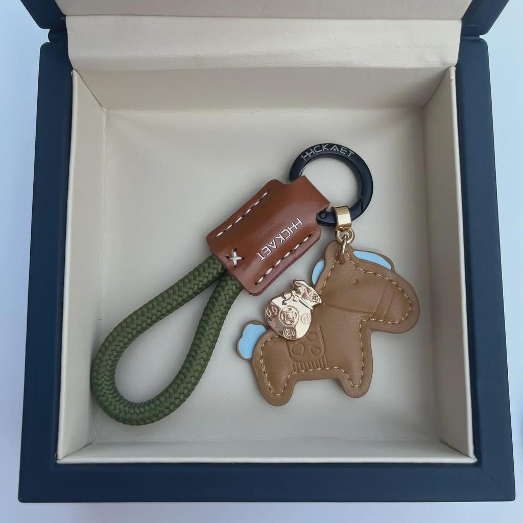 Instant Fortune Cowhide Keychain: Creative, Exquisite, Couple's Gift Pendant