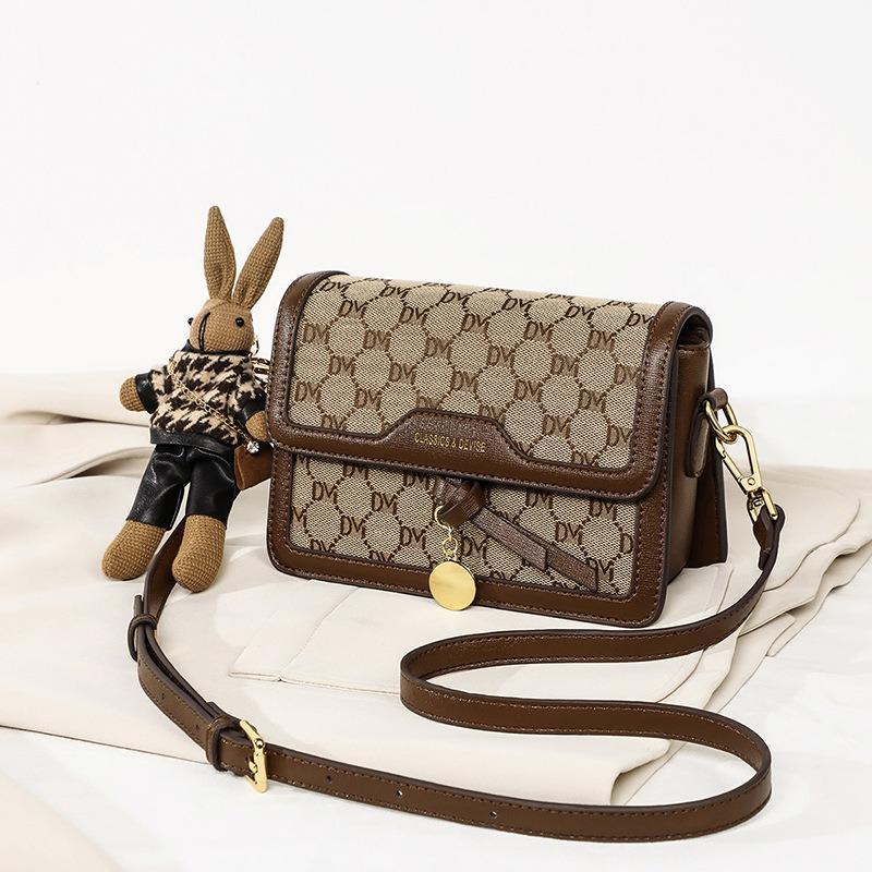 One shoulder messenger bag women's bag autumn and winter new small square bag fashion versatile niche designer bag luggage