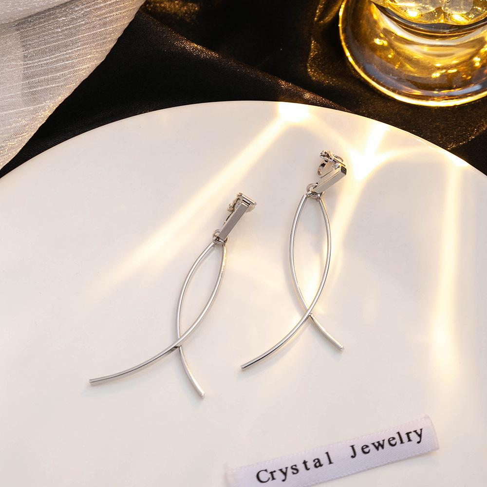 

Korean Minimalist Geometric Ear Clips: Irregular Hollow Circle Design for Non-Pierced Ears