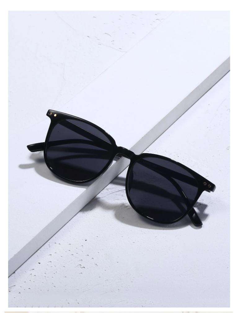 1Pc Classic Black Frame Rivet Sunglasses, Unisex, Suitable for Driving, Sun Protection, Commuting, and Travel