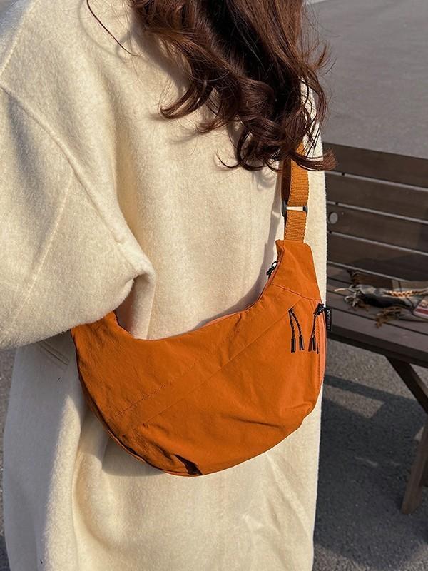 Borsa Monospalla Minimalista in Nylon con Dettagli per Pendolari Urbani