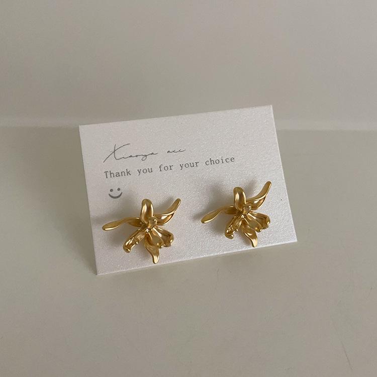 Irregular Retro Matte Metal Flower Stud Earrings for Women - Unique and Versatile Design