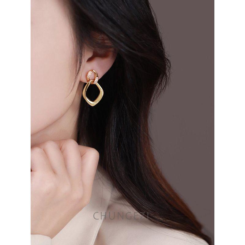 Luxury Minimalist Style European and American Diamond-Shaped Earrings, Light Luxury 2026 New Popular Ear Studs, Non-Pierced Ear Clips, Ear Accessories