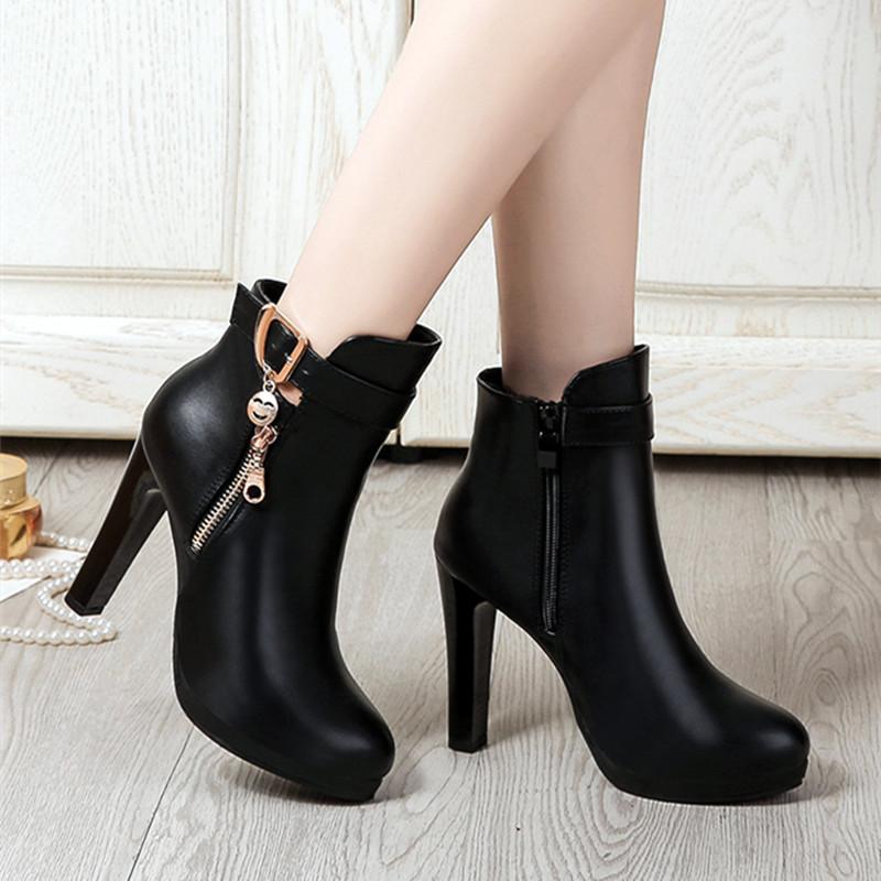 Kotníkové boty na vysokém podpatku pro ženy Pu kůže Zip Kovová dekorace Sexy dámské boty Sametové Vodotěsné Design platformy Dámské boty