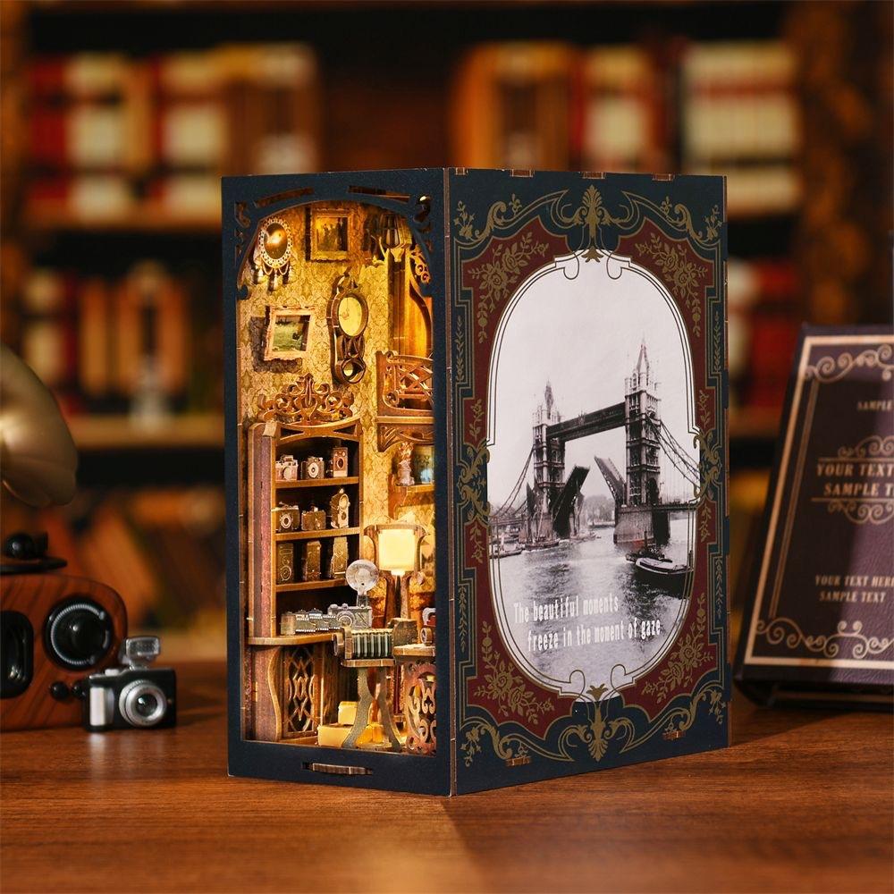 Buchstützen-Set Dunkle Familie DIY Holzpuzzle Gotischer Stil Halloween Bücherregal Puppenhausmodell Buchstütze Gebäude Heimdekoration
