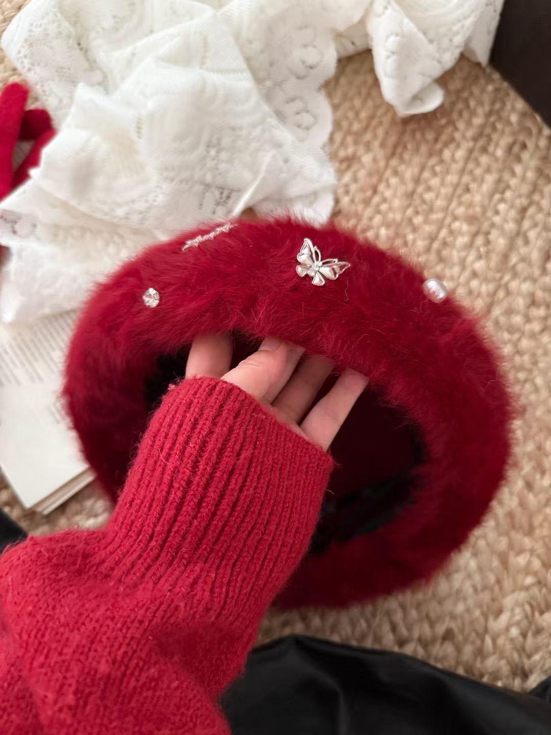 

Korean-Style Plush Beret: Women s Sweet Pearl & Rhinestone Bow Wide-Brim Hat for Autumn/Winter Fashion червоний