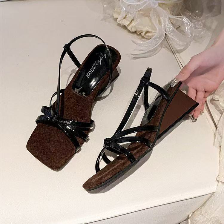 

With square head, one-word open-toe with skirt, summer temperament 2025 new high-heeled Roman shoes, wedge-heeled sandals, women s models 40 чёрный