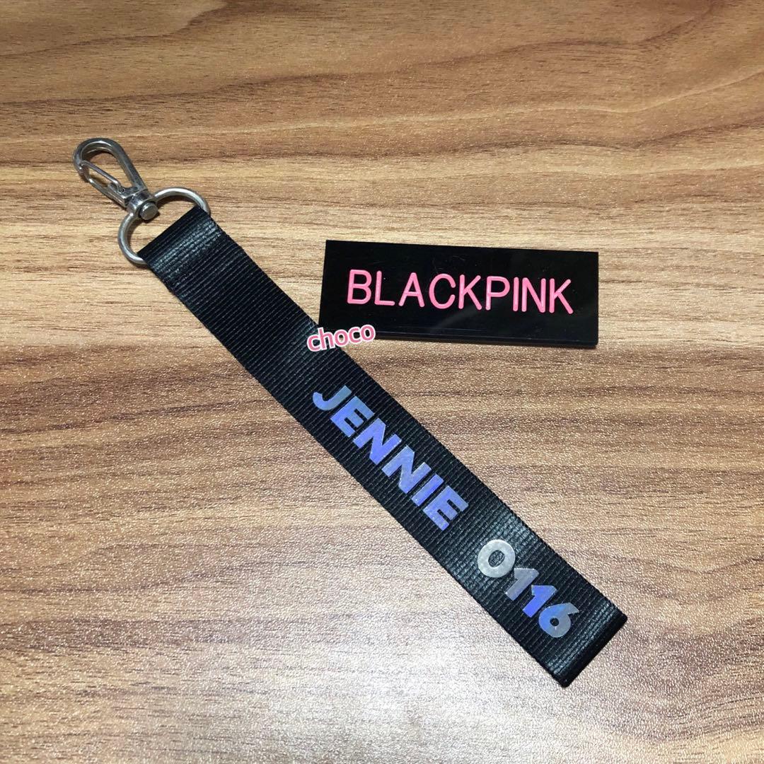 [USED] BLACKPINK JENNIE keychain badge