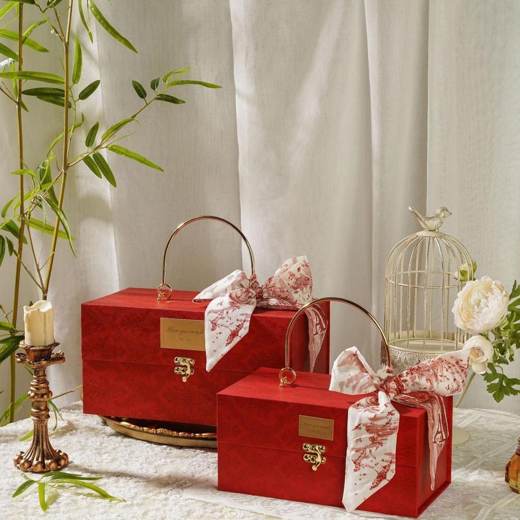 Red Wedding Favor Box with Silk Flower for Bridesmaids and Groomsmen