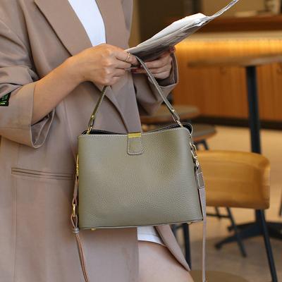 Bag Messenger Bag Women's New First-layer Cowhide Bucket Bag Versatile Commuter Leather Large-capacity Handbag Women