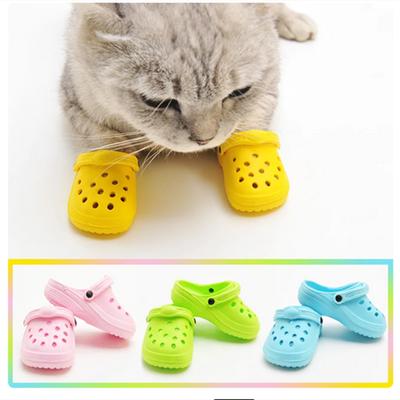 4 szt. Buty dla psów Pogrubione buty z dziurami Odporne na zużycie Oddychające Nowe modne buty dla zwierząt Antypoślizgowe kapcie Artykuły dla zwierząt dla psów