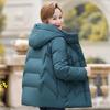 Damjacka med huva, plusstorlek, för vintern - Varm outfit för medelålders och äldre