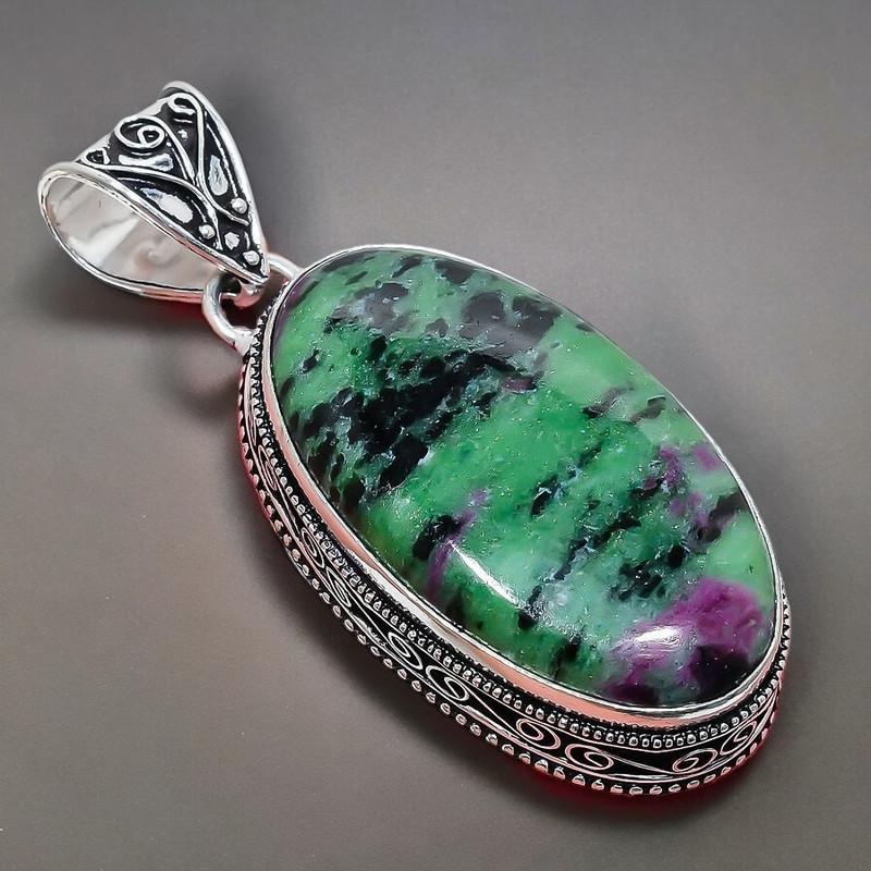 Wisiorek z rubinowego kamienia Zosite wykonany ręcznie ze srebra próby 925, 2,17" AH-868