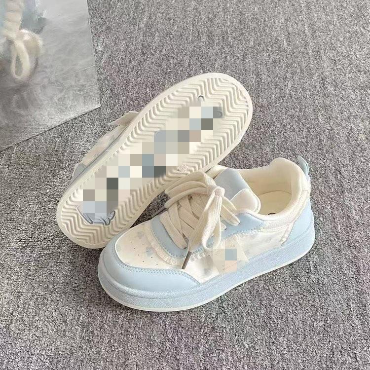 With skirts, casual little white shoes, women's 2025 autumn new Korean version of sports versatile board shoes, heightening and lightweight bread shoe