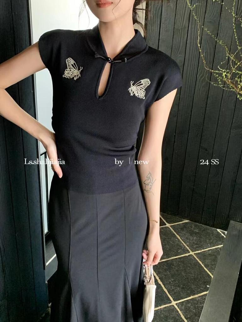 Tricou de damă slim fit retro chinezesc cu broderie fluture, gât înalt, mânecă scurtă