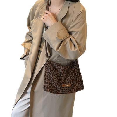 Damen Umhängetasche mit großem Leopardenmuster - Herbst/Winter 2025 Retro Nische Schulterpolster Tasche