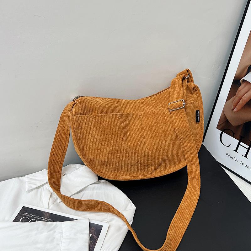 

Korean version of large-capacity fashion commuter shoulder messenger bag women s 2025 autumn and winter new versatile ins tote bag