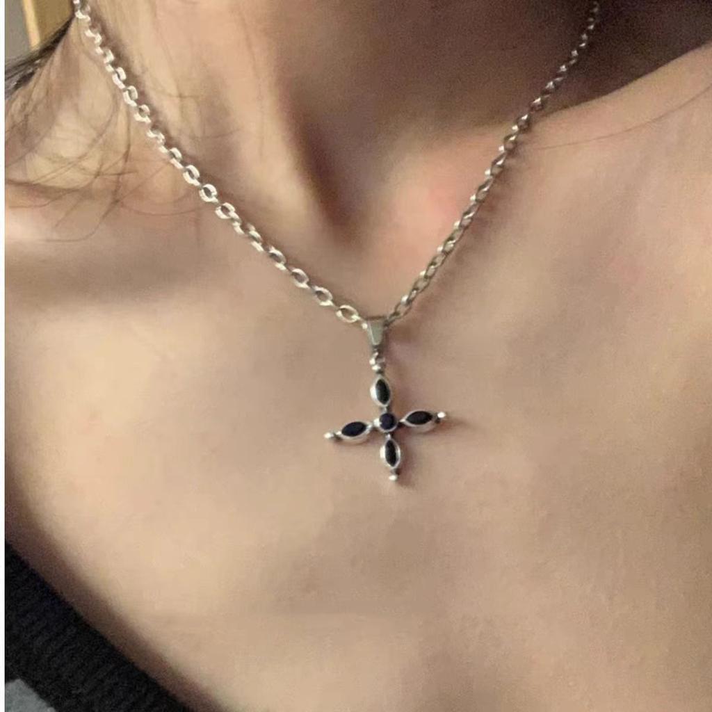Hip-hop Punk Sliver Color Cross Heart Shape Pendant Irregular Black Artificial Crystal Bead Necklace for Men Women Trend Jewelry