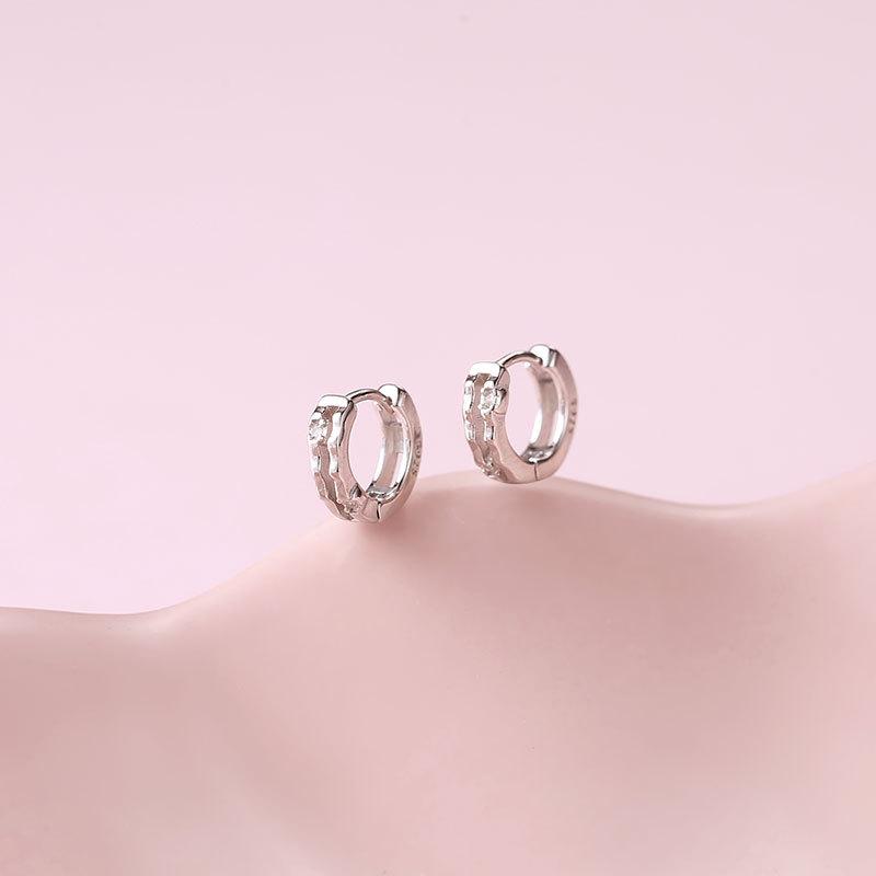 Wave Hollow Ear Buckles Are Simple and Simple In Design, Cute and Playful Street Shooting Earrings Personalized Trend