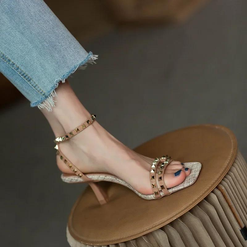 Fashion 2024 summer new women's high heel Roman sandals French retro rivet sandals structured belt square parka sexy new