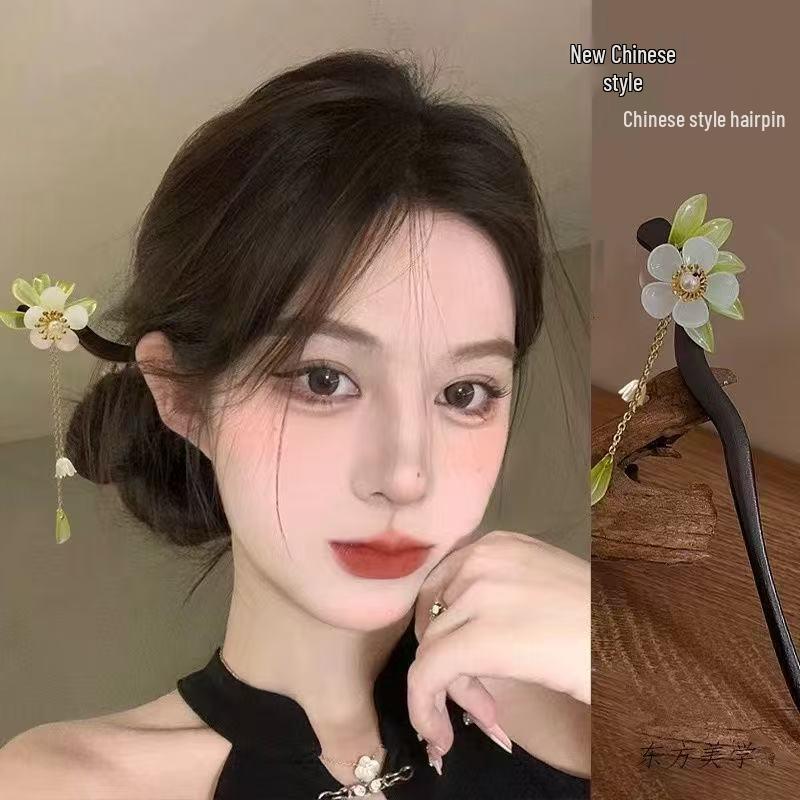 Sandalwood Women's Hairpin: Elegant Modern-Chinese Style Wooden Updo Stick