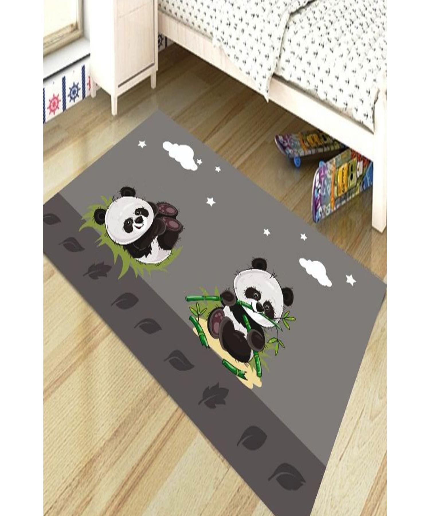 

Ковер для детской комнаты с милыми пандами
