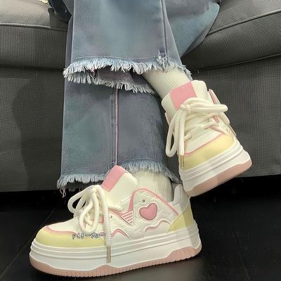 Neue Frühlings- und Sommer-Guochao-Damenschuhe, erhöhende Schuhe, Studenten-Nischendesign, kleine weiße Schuhe, vielseitige Board-Schuhe für Damen