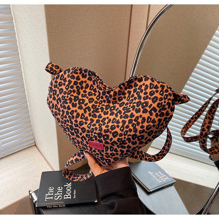 Chic Leopard Print Crossbody Bag - Spring Style, Versatile Women's Handbag for Students, Retro Casual Single Shoulder Bag.