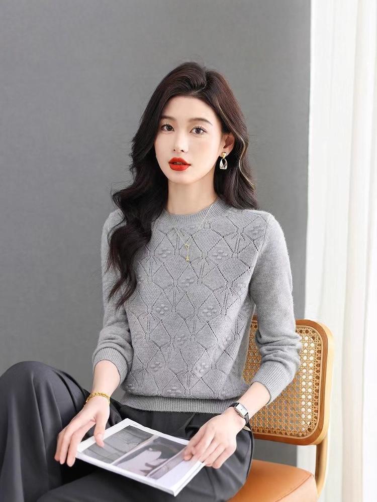 Women's Medium-Length Slim-Fit Round Neck Wool Sweater - Casual, Solid Color, Covers Belly, Perfect for Autumn and Winter.