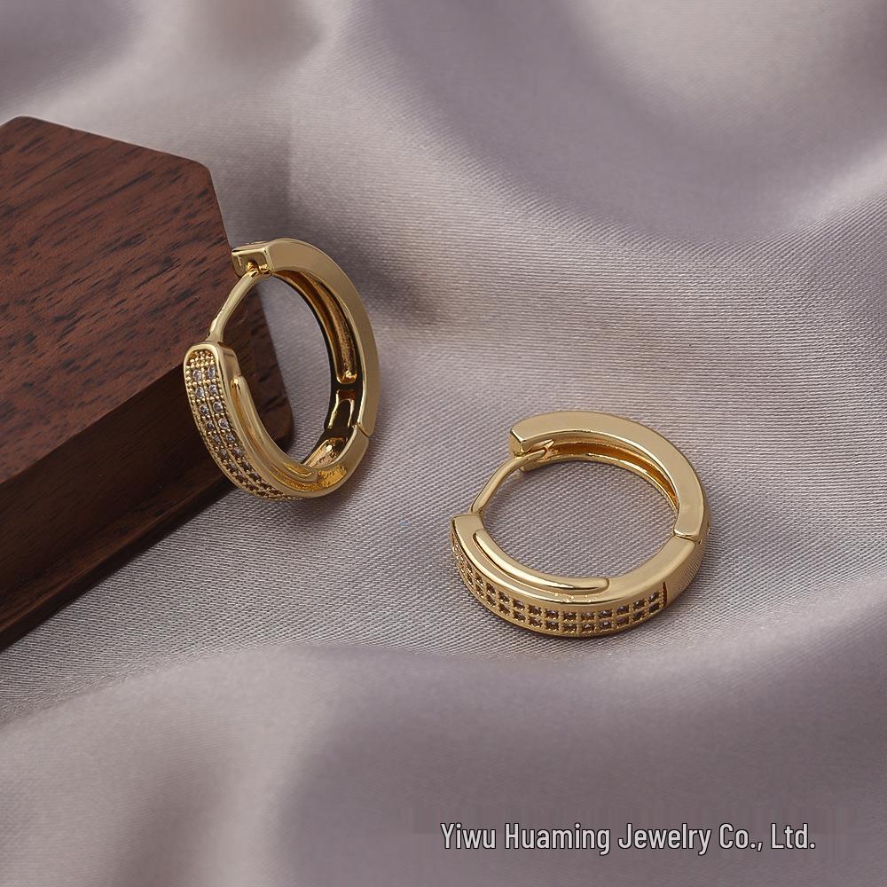 Stylish Gold Circle Ear Cuffs - Light Luxury Jewelry for Trendy Women