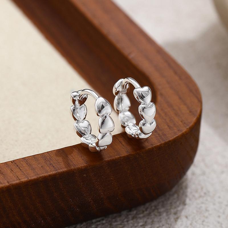 Love Circle Ear Buckle Women's Simple Ins Cold Wind Temperament Versatile Peach Heart Earrings