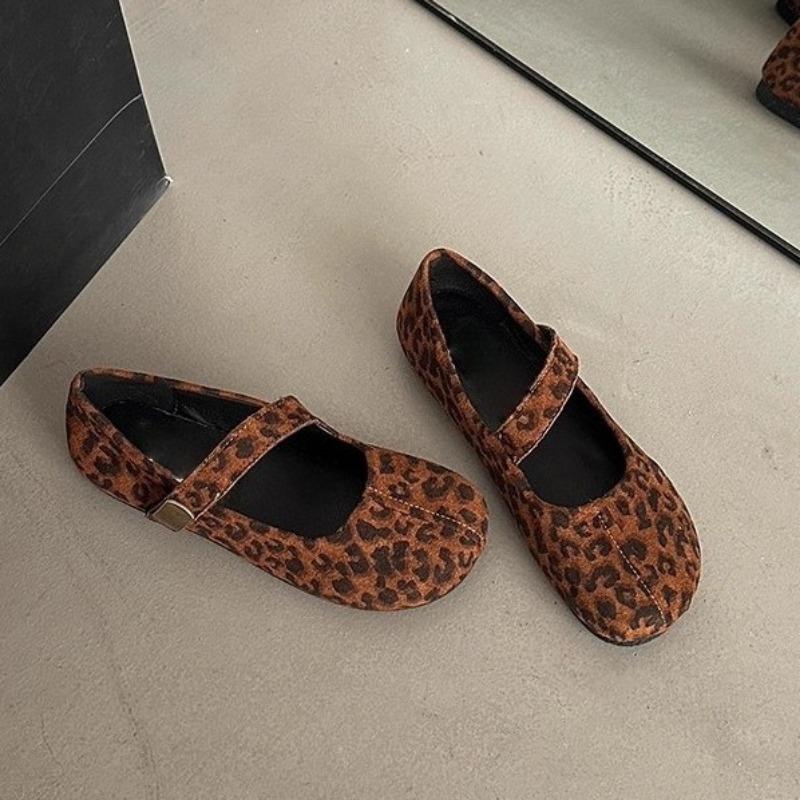 Outono com saia sapatos Mary Jane de sola macia novo vermelho retrô bico redondo boca rasa sola plana sapatos únicos mulheres