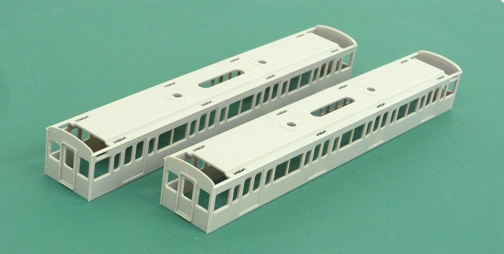 Greenmax N Gauge 7006 JNR Series 103 Air Conditioning Set of 2 Middle Cars with 2 Saha Cars (JR) (Low-Frequency, Non-Unit Window, Modified) Add-On