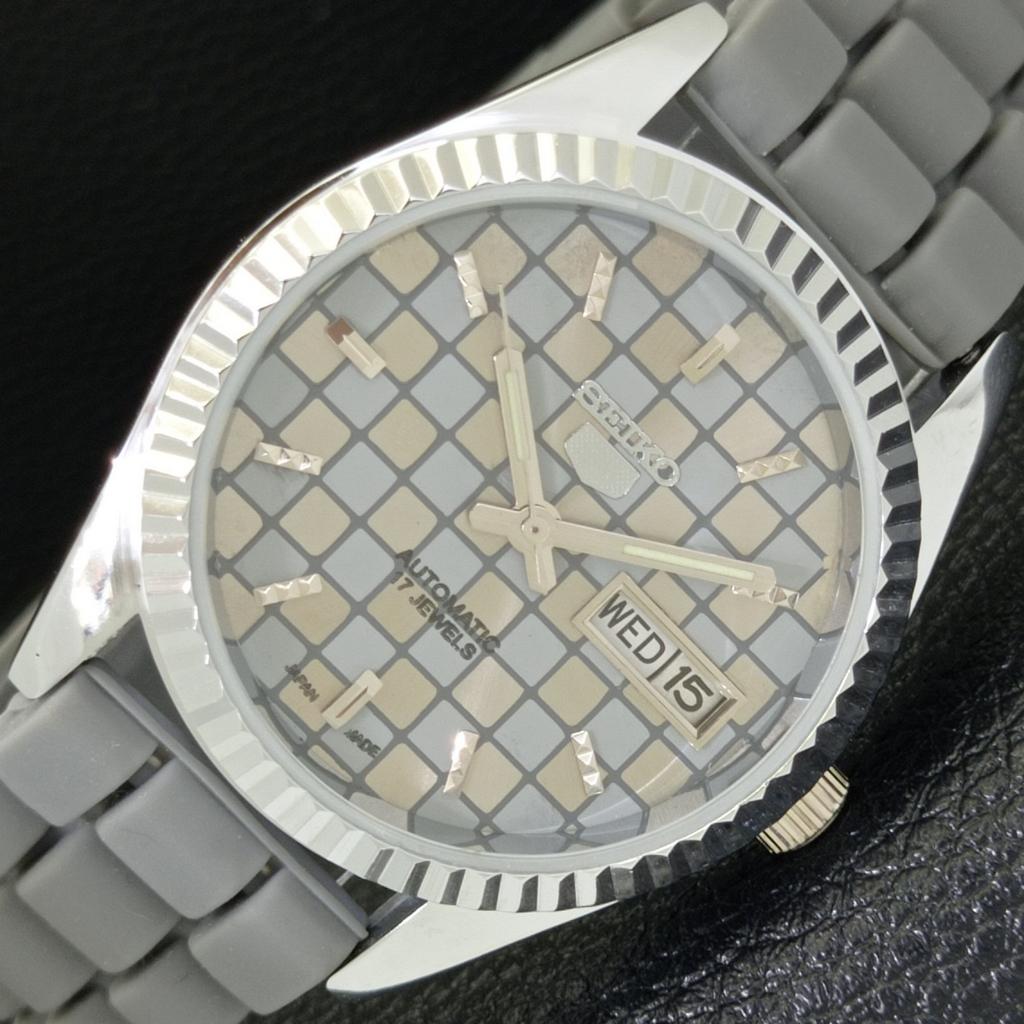 

MENS VINTAGE REFURBISHED SEIKO 5 AUTOMATIC JAPAN GREY COLOR DIAL WATCH a440379-4 Sk-a440379