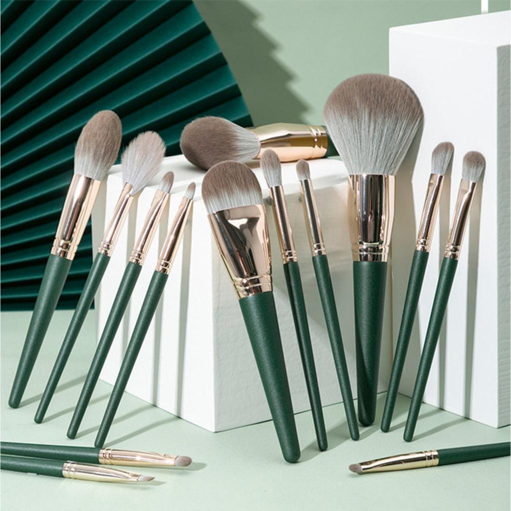 14 Pcs Green Cloud Makeup Brush Set, Large Powder Brush Concealer Brushes, Portable High Quality Makeup Kit for Students
