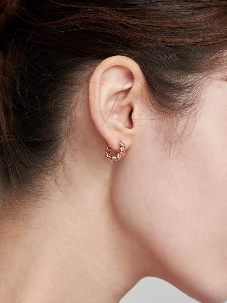 Volume Wave One-Touch Earrings C24EB312