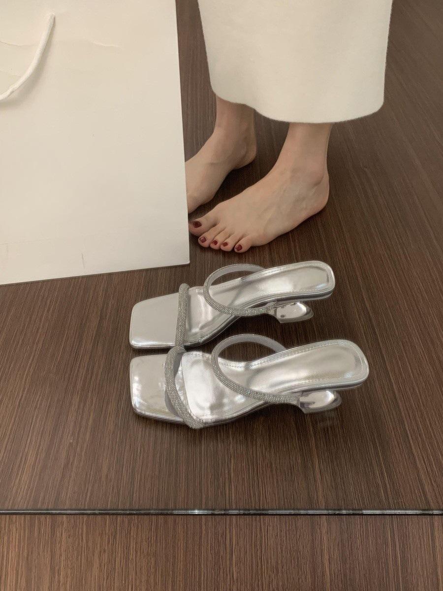 

Rhinestone word with open-toed square head slippers women s summer wear beautiful crystal heel sandals high-heeled sandals 39 серебряный