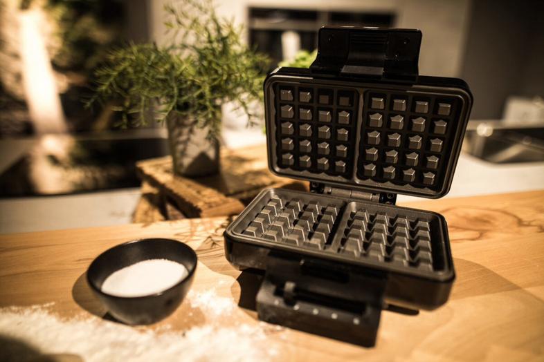 Koenic Kwa 3221 Waffle Maker