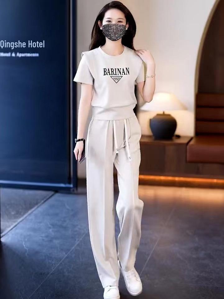 Women's Summer 2024 Stylish Casual Two-Piece Suit - Age-Reducing Sportswear with Short Sleeves