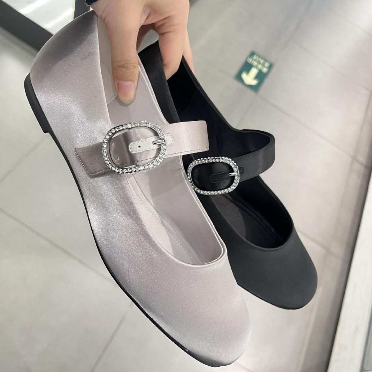 

Версия из овчины~ 2025 новые кожаные туфли со стразами на мягкой подошве, женские балетки с круглым носком и плоской подошвой, туфли Мэри Джейн 40