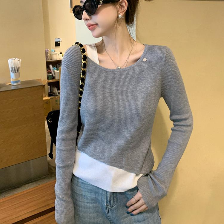 Dámský podzimní a zimní pletený svetr s volným výstřihem a nepravidelným střihem