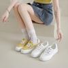 2025 little white shoes children's autumn new Korean version ins female students' leisure through the net versatile half slippers street shot Q91